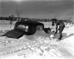 Car at Portland Avenue before Minnehaha Parkway in Minneapolis following Armistice Day blizzard      Photographer: Robert Travis Keagle 