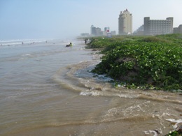 Peak tidal overwash along the dune line just north of Isola Bella Condominium, Labor Day 2008 (Click to enlarge)