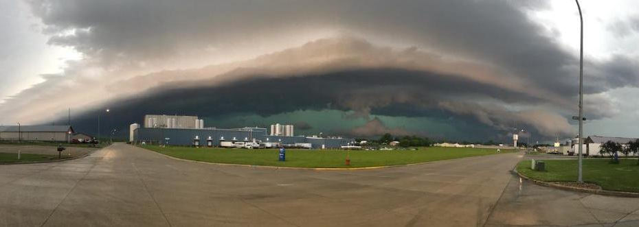 Shelf Cloud approaching Hull, Iowa. Photo courtesy Sioux County Sheriff.