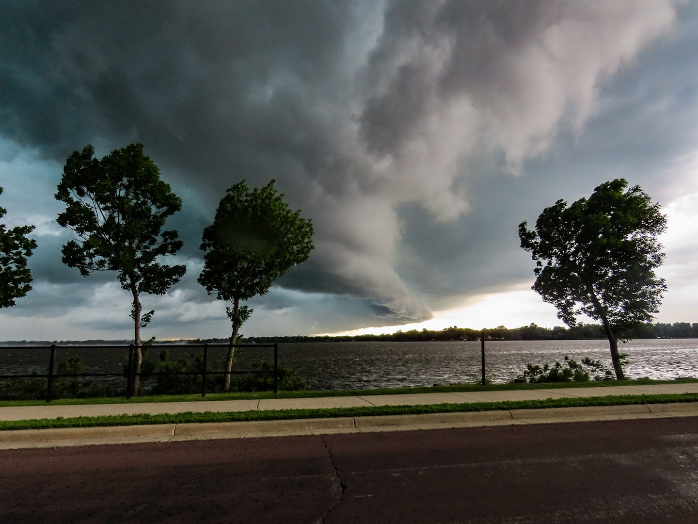 Storm passing near Worthington, MN