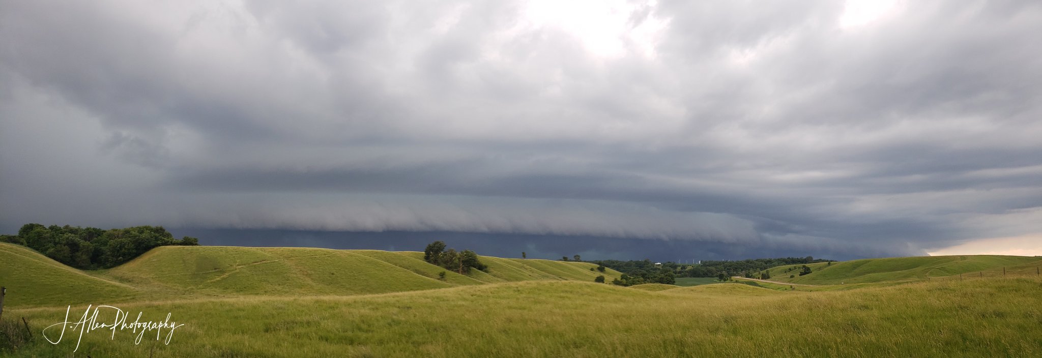 Shelf Cloud as storm approached Jackson, MN (photo courtesy Judy Allen)