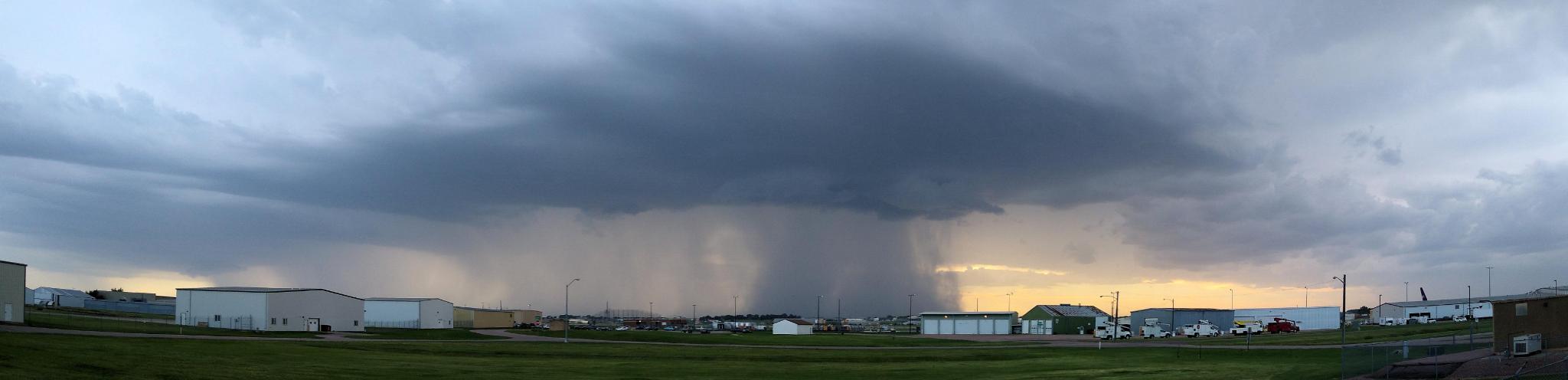 Severe thunderstorm approaching the Sioux Falls Airport, â€‹where 82 mph wind gusts were later recorded.