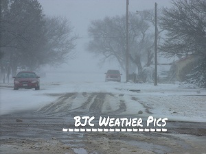 Impacts felt in Ropesville from the snow and wind. Picture courtesy of Brandan Cruz.Click on the image for a bigger view.