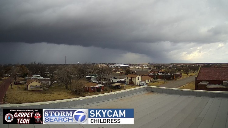 Thunderstorm approaching Childress Sunday morning.