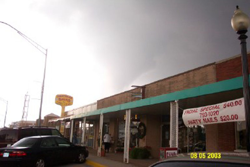 Photo of the May 8, 2003 Tornado in Moore, OK Â© Donna Hale-Hicks