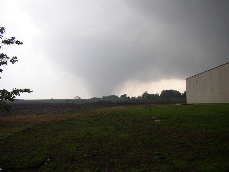 Photo of the May 8, 2003 Moore/OKC Tornado Â© Dan Olson