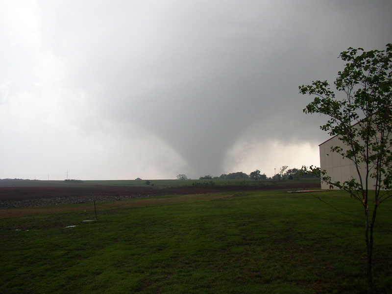 Photo of the May 8, 2003 Moore/OKC Tornado Â© Dan Olson