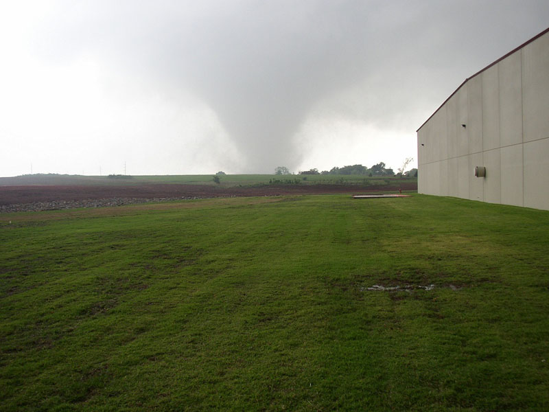 Photo of the May 8, 2003 Moore/OKC Tornado Â© Dan Olson