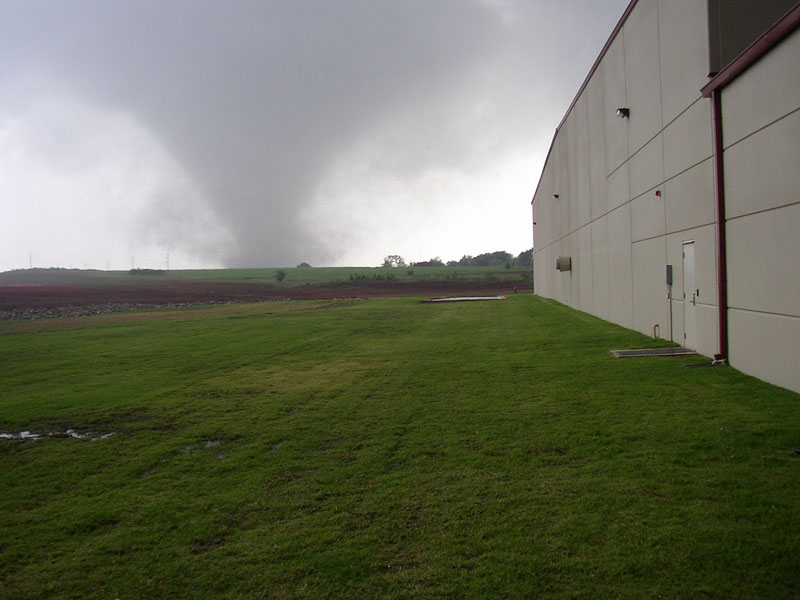 Photo of the May 8, 2003 Moore/OKC Tornado Â© Dan Olson