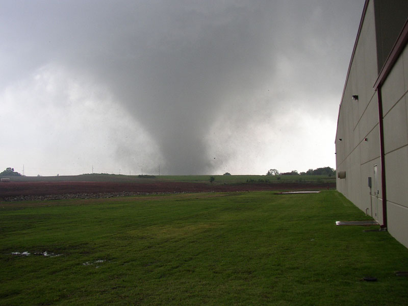 Photo of the May 8, 2003 Moore/OKC Tornado Â© Dan Olson