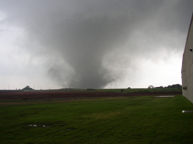 Photo of the May 8, 2003 Moore/OKC Tornado Â© Dan Olson