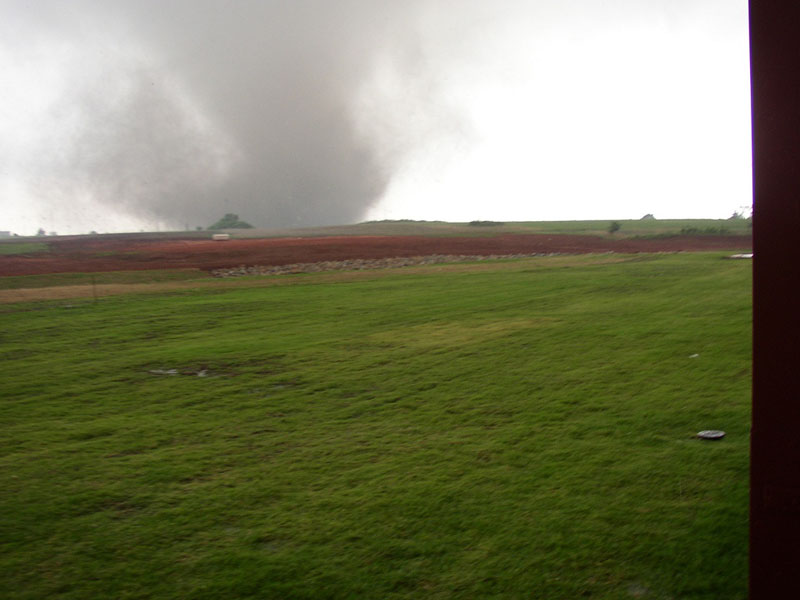 Photo of the May 8, 2003 Moore/OKC Tornado Â© Dan Olson