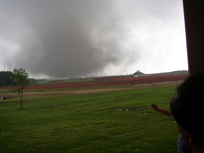 Photo of the May 8, 2003 Moore/OKC Tornado Â© Dan Olson