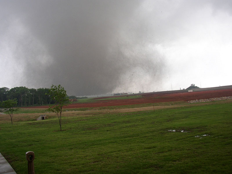 Photo of the May 8, 2003 Moore/OKC Tornado Â© Dan Olson