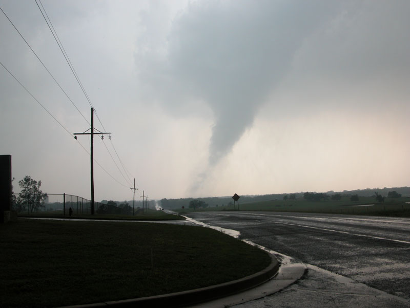 Photo of the May 8, 2003 Tornado near Red Rock, OK Â© Steve Shiever