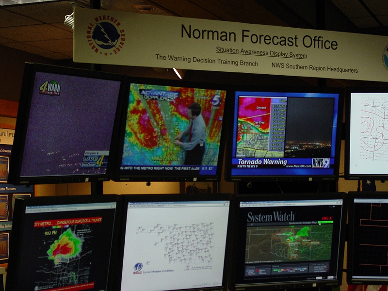 Photo of NWS Norman severe weather operations on May 29, 2004