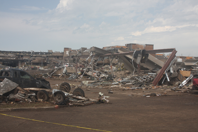 Looking NW at professional building at SW6/Classen