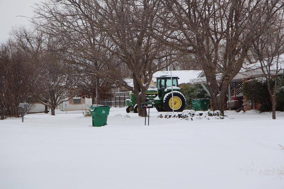 Significant accumulation in Quanah, TX, on December 5, 2013. Photo courtesy Bryan Rupp.