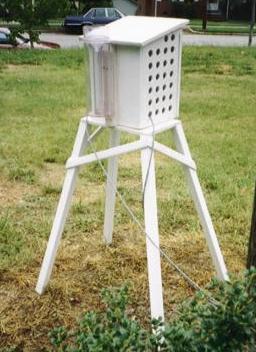 Picture of a weather instrument shelter