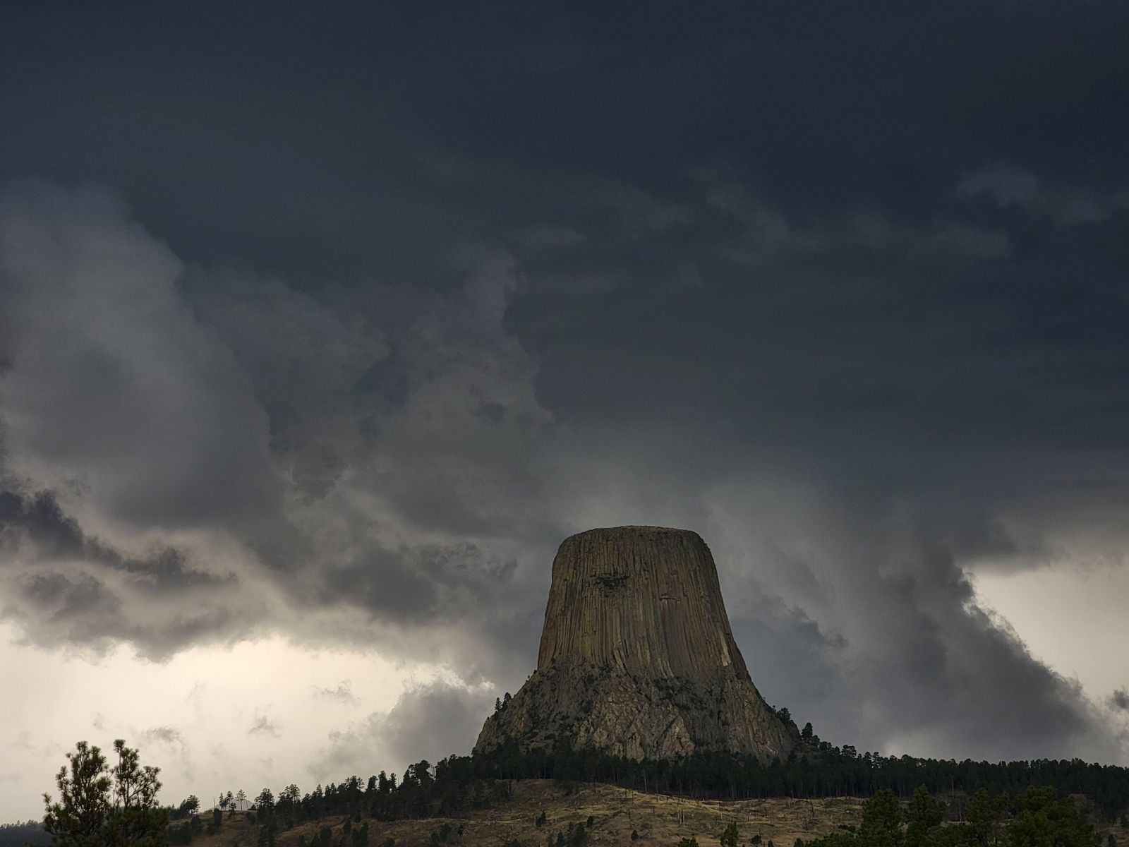 Supercell over Devils Tower